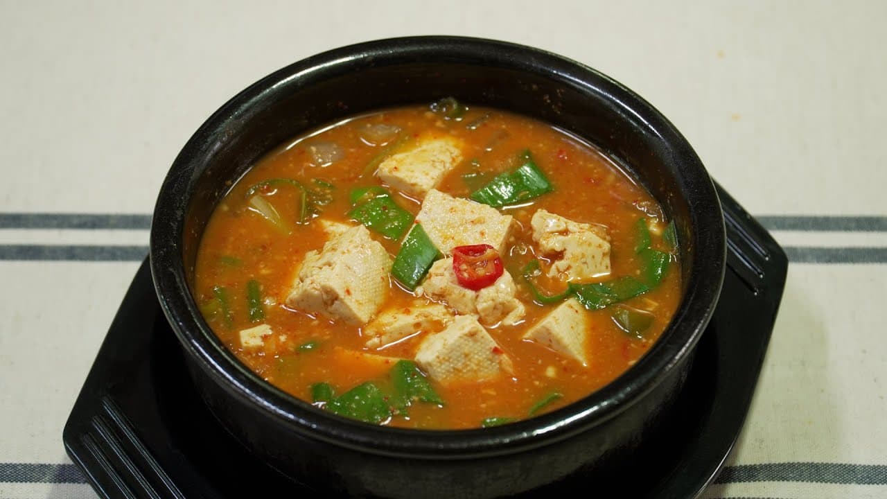 Simple Doenjang Jjigae (Soybean Paste Stew) (된장찌개) - Korean recipe