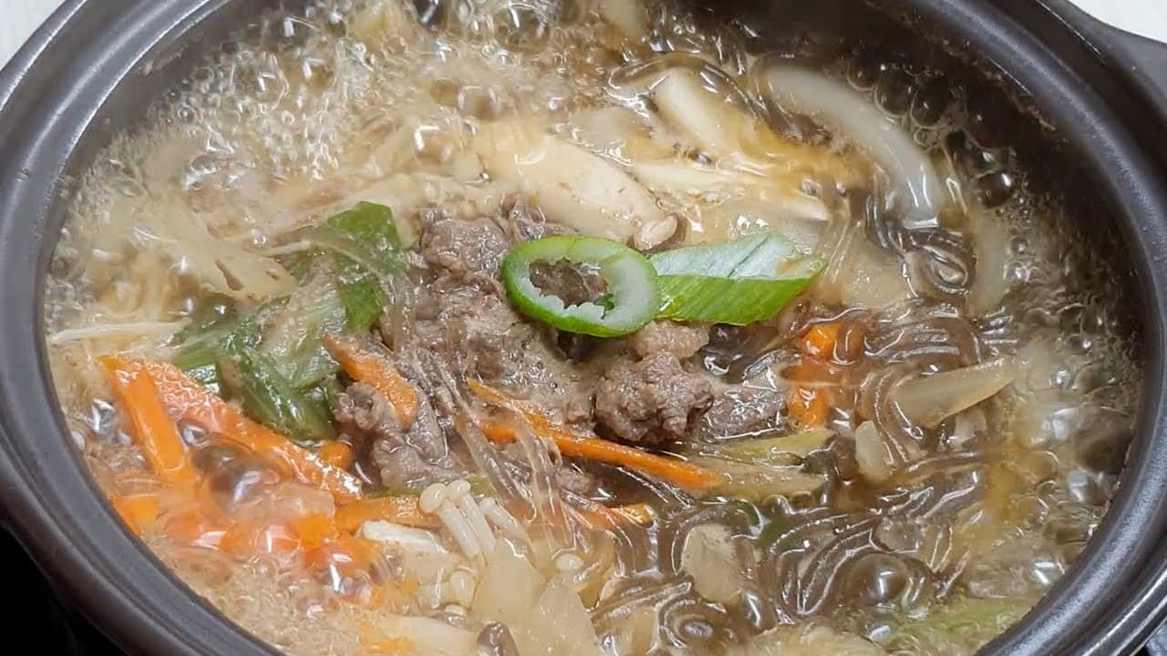 Ttukbaegi Bulgogi (Stewed Beef Bulgogi) (뚝배기 불고기) - Korean recipe